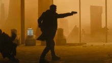 观看《银翼杀手 2049》预告片，完整预告片将于周一发布